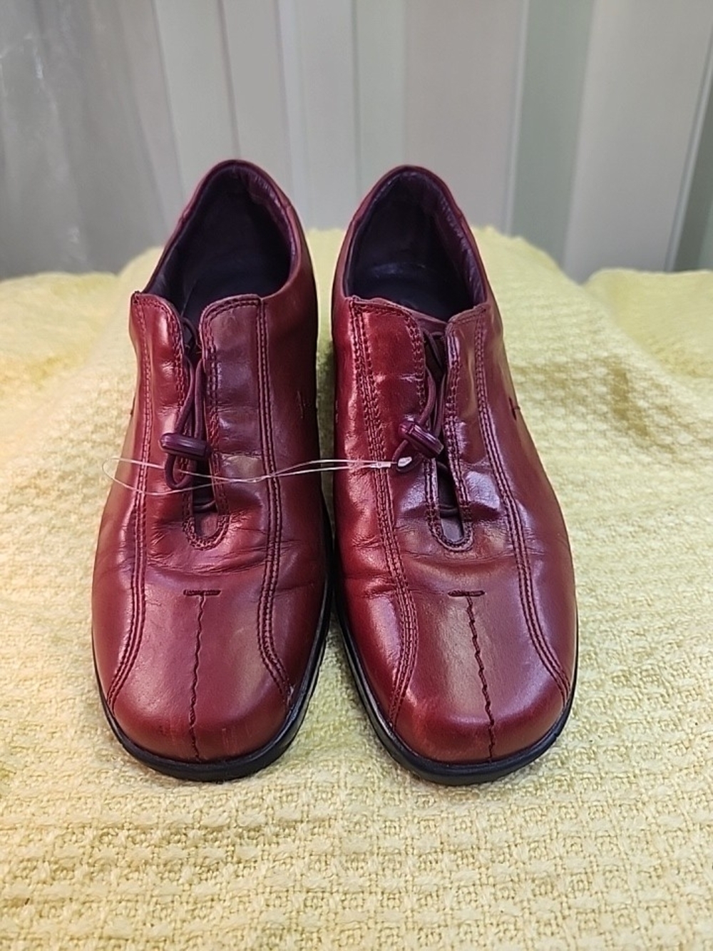 Clarks Spirt Wlomen's Burgundy Leather Slip-On Loafers